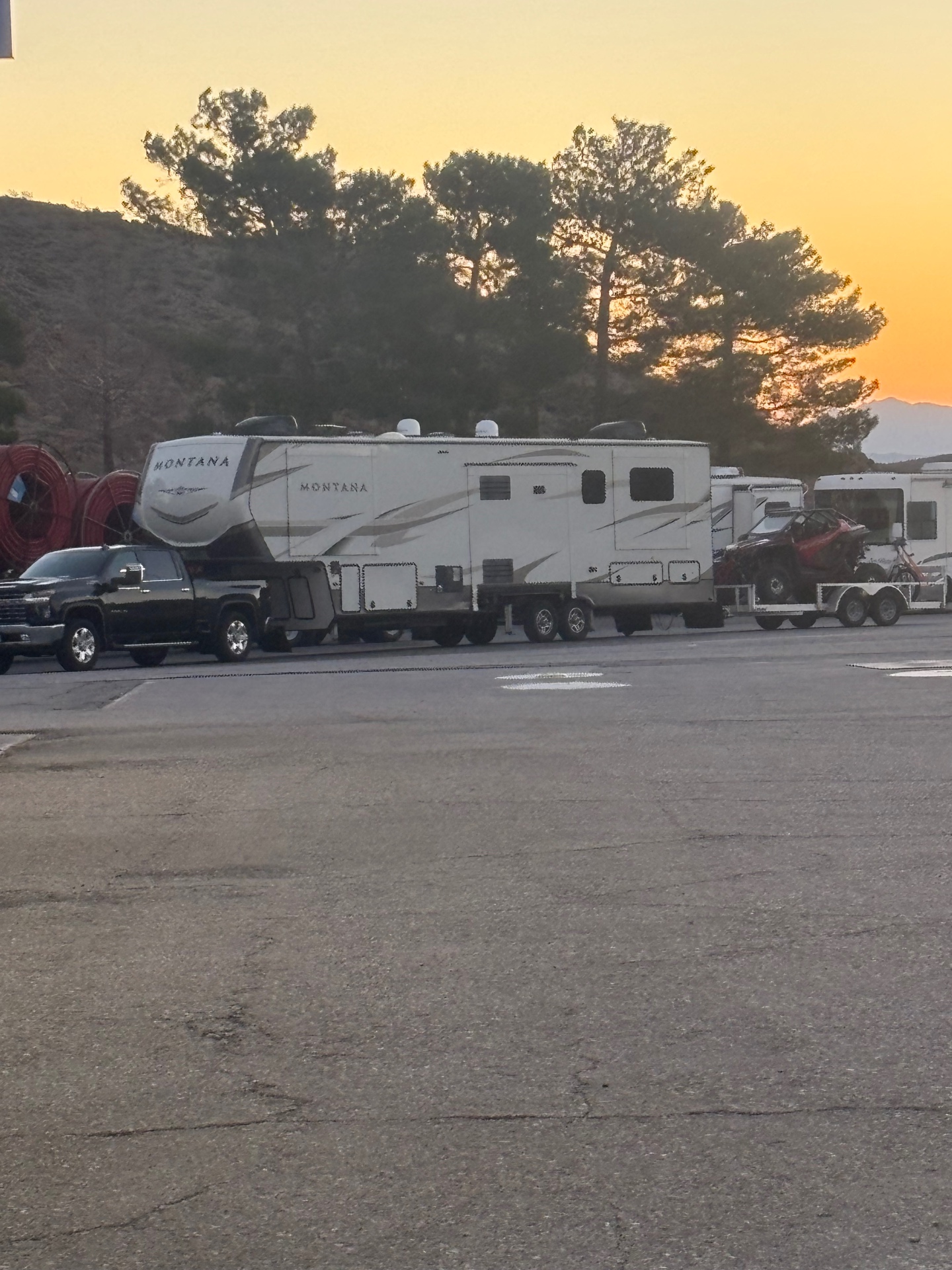 Emergency Roadside RV Repair at Sunset